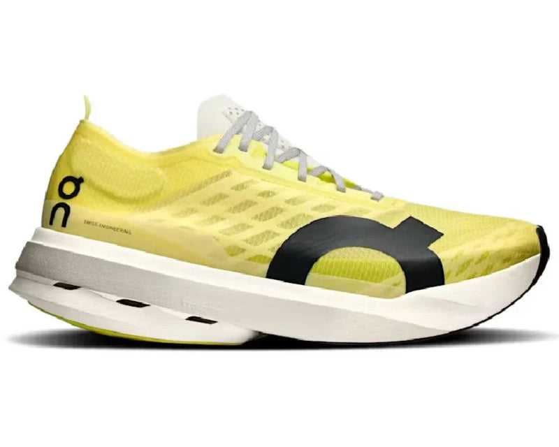 Tênis On Running Cloudboom Strike - Amarelo